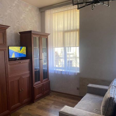 Апартаменти На Вулиці Антоновича ลวีฟ ภายนอก รูปภาพ